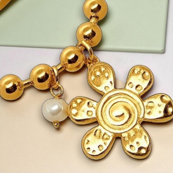 ๐๏ธ24K Gold Plated Chunky Beaded Bracelet with Freshwater Pearl & Flower Charm๐ธ - Picture 15 of 15